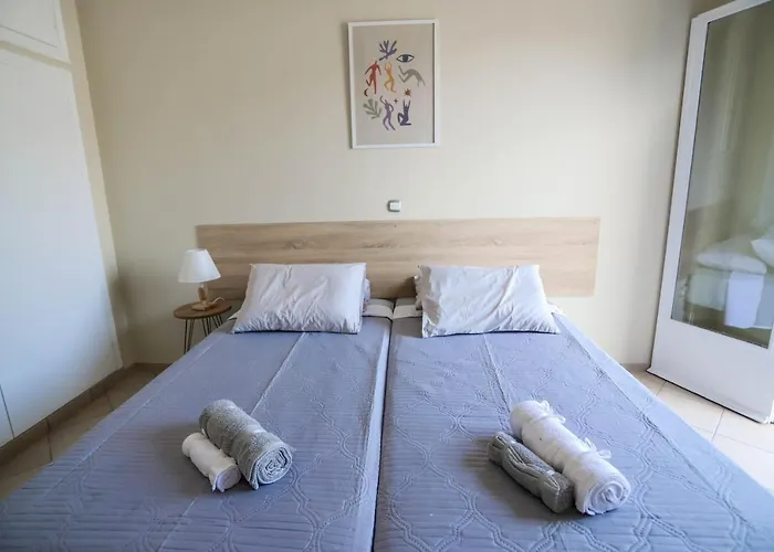 Rhodes Town Garden Apartment