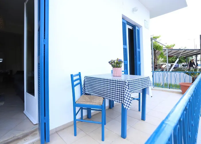 Rhodes Town Garden Apartment