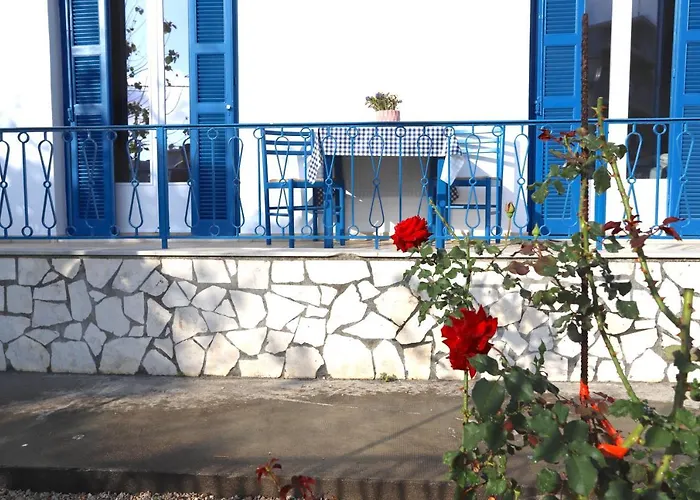 Rhodes Town Garden Apartment