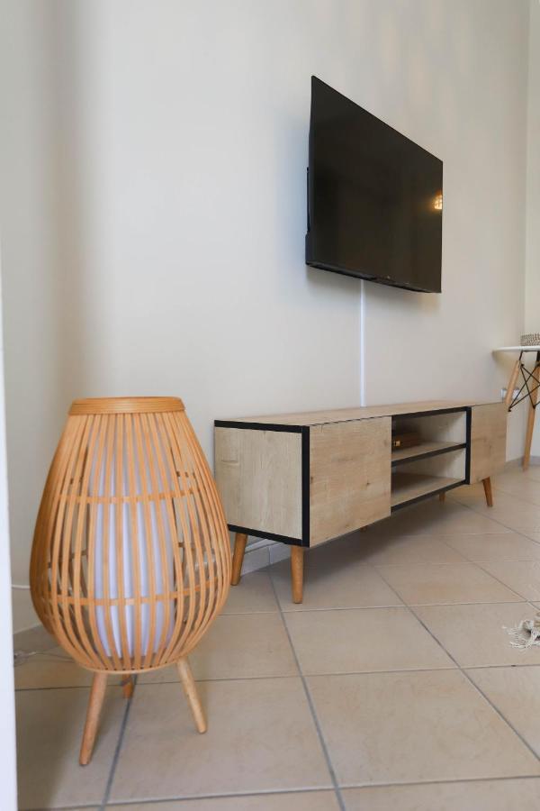 Rhodes Town Garden Apartment *