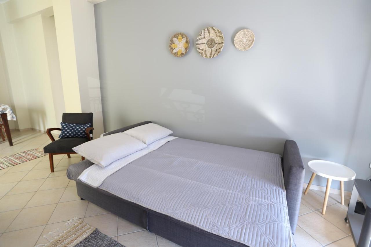Rhodes Town Garden Apartment *